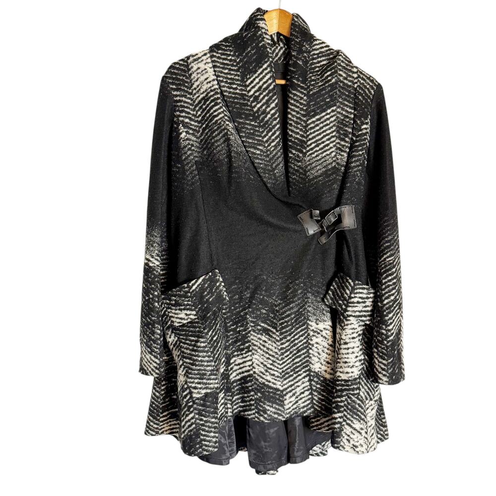 L.A.M.B. Gwen Stefani Black Ombre Stripe Wool Blend Wrap Coat Size 6